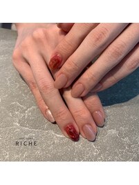 大人レッドのニュアンスネイル