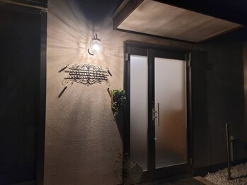 サロン ド ムニ/夜も営業しております