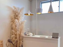 メゾンオメメ(MAISON OMEME)の雰囲気（白を基調とした落ち着いた雰囲気でおもてなし♪）