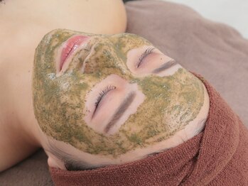 レヴール(Reveur)の写真/小鼻の黒ずみ・開き・頬のたるみによる毛穴にお悩みの方に。ハーブの力で毛穴レス肌へと導きます★
