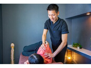 骨盤メディカル整体院 札幌駅北口院/適度な圧で深層筋を伸ばします♪