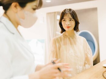 ウィズザホワイト(WITH THE WHITE)の写真/仕事帰りの20時まで。駐車場代0円×歯科提携の質にこだわる大人が選ぶ、即日開始の本格ホワイトニング☆