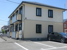 リーリア(LiLia)の雰囲気（車を止めて頂いた後ろ側がA棟となっております♪）