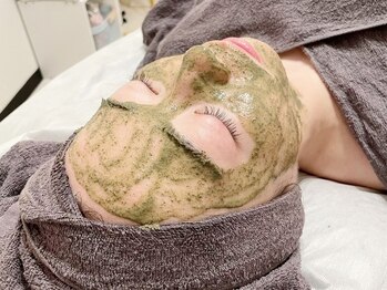 サロン ド ノアール(SALON DE NOIR)の写真/話題の"REVIハーブピーリング"でお顔からデコルテまで美しく◇透き通るように真っ白な韓国陶器肌へ導く☆