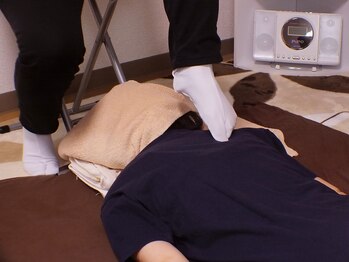 アシトテ(Ashi to te)の写真/凄腕セラピストが【人気No1 足圧&タイ古式】であなたの日々の疲れを解消!初回お試しクーポンもご用意*