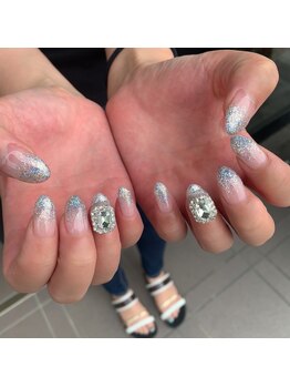 トータルサロン 白べぇーっ プラス/新色ラメグラネイル♪