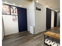 落ち着きのあるプライベートサロン♪パウダールームも完備！