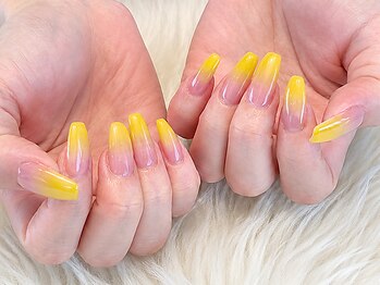 ファッシーナ(Fascina)の写真/【チップ長さ出し】スカルプ・長さだしが得意◎自爪が短い方も綺麗なフォルムに★パーツ付け放題あり♪♪