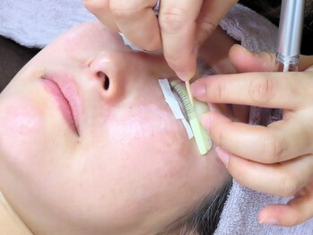 Beauty salon Re:berte【HBL/まつげパーマ】の写真/自まつげを大切にした痛みにくい丁寧な施術で理想の目元へ！眉毛とまつげのセットで似合わせ提案も可能◎