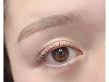 ドルフィン サロン(DOLPHIN salon)/太さを生かした平行眉