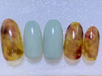 リラ(RIRA)/べっこう柄ネイル