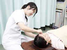 イスクラ鍼灸指圧接骨院/美容鍼で美顔施術