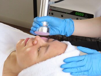 シーファイブメットビューティ 西11丁目店(C5medビューティ)の写真/【痛みが苦手な方も◎ニキビにも直接ケアOK】ヒト幹細胞上清液でお肌本来の力を取り戻す！