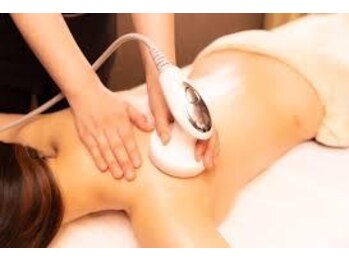 グラチア(Gratiae)/綺麗な背中へ見た目スッキリ