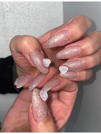 ピンクキラキラネイル