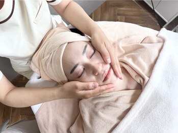 サロン ド ソワン(salon de soin)の写真/【結果にこだわる美と癒しのサロン】東洋式オールハンド施術でどの角度から見ても美しいフェイスラインに★
