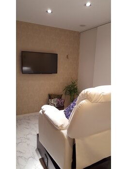 トータルビューティーウルウ(total beauty 潤 uru)/個室はTV完備!映画・ドラマも!