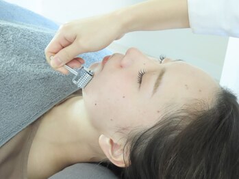 ソワン(Sowan)の写真/＜刺さない鍼＞で痛みが少ない・怖くないけど,しっかり効く!毛穴洗浄＆ハーブピーリングとsetで肌質改善♪