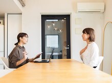 Toi et Toi【トワエトワ】パーソナルカラー診断/骨格診断/顔分析メイクレッスンの雰囲気（「なんか似合わない」、その違和感の答え合わせをしましょう♪）