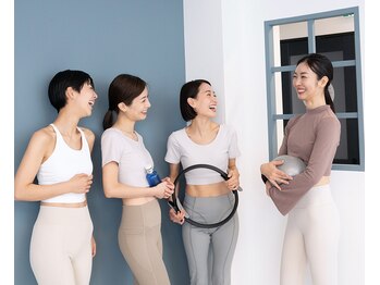 ララアーシャ 池袋スタジオ(Lala Aasha)の写真/姿勢改善＆体幹トレーニングはマシンピラティスで決まり！少人数制でしっかりサポートします☆