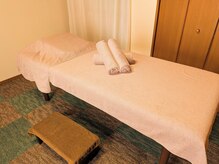 リジェネラーレ(Rigenerare)の雰囲気(大き目の施術ベットでゆったりとリラックスしてください)