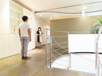 リリ(RiRi)/施術ルームへご案内