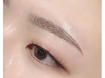 ドルフィン サロン(DOLPHIN salon)/眉尻シャープな平行眉