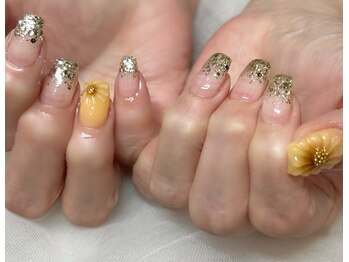 ネイルアンドアイラッシュスタジオ シュシュ(chouchou)/ひまわりネイル　夏ネイル