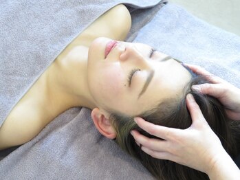 シアンドットアンド(cyan.&)の写真/【ヘッドマッサージ 60分￥6000】デコルテケアもプラスして、慢性的な首・肩コリもすっきり解消へ♪