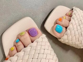 ラッキー(Lucky)/ドーパミン色ネイル