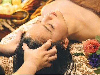 アーユルヴェーダサロン ナチュラルハーブス(Natural Herbs)の写真/《脳と魂が深く休まる快眠熟睡ケア》全身アヴィヤンガ50分＋チャクラダラー40分 計90分【人気No.1】¥9999