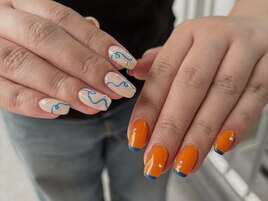 夏のアシンメトリーネイル
