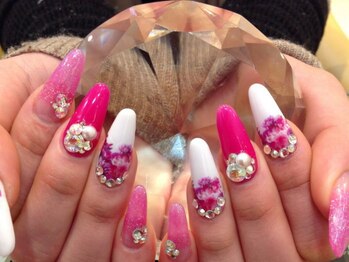 エスフィーネイルサロン ブリーユ(Esfy nailsalon Brille)/ピンクお花ネイル