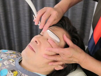 サロン ド ラマン メジロ(Salon de Lamain .mejiro)/サラリーマン必見!!眉毛カット