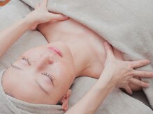 デコルテからしっかりほぐしてお顔をトーンアップ！艶肌/くすみ