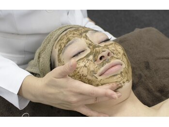 エール シガ(AILE SHIGA)の写真/【結果重視のハーブピーリング】どんな施術よりも圧倒的★ニキビ肌・毛穴・肌質改善で肌の変化に感動