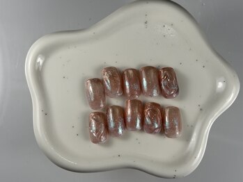 春色カラーでニュアンスネイル