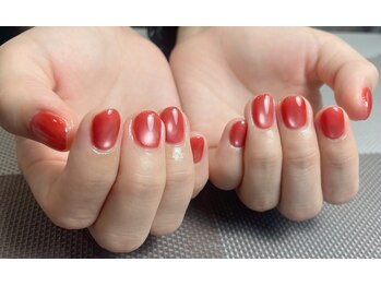 メオネイル(MEO NAIL)/透明感きらめきで上品な指先