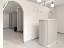 レヴィア 砺波店(Levia)の雰囲気（グレーで統一された店内）