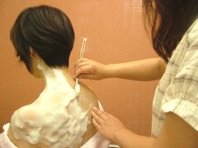 ヘアーサロン ループス(hair salon Loops)の雰囲気（スクリーンカーテンで仕切った半個室空間でシェービングします。）