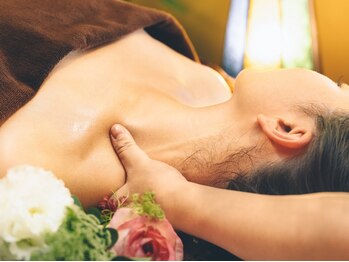 アーユルヴェーダサロン ナチュラルハーブス(Natural Herbs)の写真/《頭と胸元から極上の解放感》チャクラダラー30分＋アユルデコルテ30分 計60分【頭・肩首疲れ撃退】¥7900