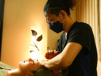 ザ フェイス 横浜桜木町店(THE FACE)の写真/【お顔の左右差、歪みを改善！】エラはりやあごのライン、大きな顔のお悩みは、当店自信の小顔MENUで解決♪