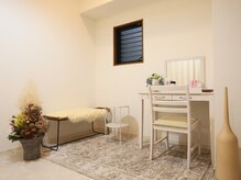 ウララ バイ ロキエ(u-LALA by ROCHIE)/＠u_lala.akina