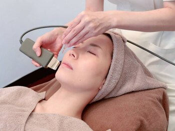 ジ．インペリアル 金山駅店(G.IMPERIAL)の写真/【潤う高保湿コース☆生コラーゲン+冷却美容80分¥6980】乾燥肌さんに水分チャージ♪プルプル赤ちゃん肌へ！