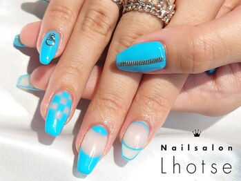 ローツェ(Lhotse)/変形フレンチネイル