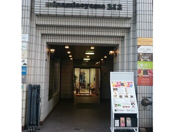 ボディプラストウキョウ 表参道店(BODY PLUS TOKYO)/建物入口