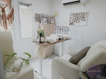 サロンアンドエヌ(Salon &N)の雰囲気（リクライニングチェアでゆったりとお過ごしください）