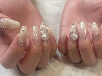 パールホワイトラメグラデネイル