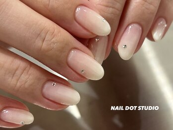 ネイルドットスタジオ 堺筋本町(NAIL DOT STUDIO)/白グラデーション