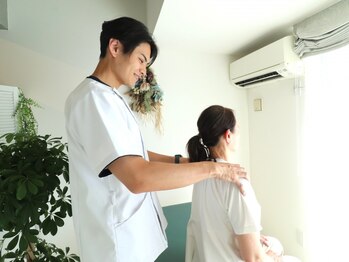 ビーキューオーエル(美QOL)の写真/【歴10年以上の院長による整体×トレーニング】繰り返す猫背/巻き肩/首肩こりを根本改善◎